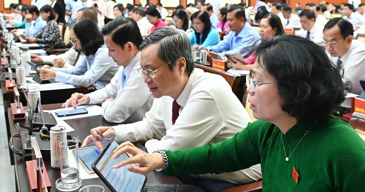 Thông qua 43 nghị quyết, thúc đẩy TPHCM phát triển nhanh và bền vững