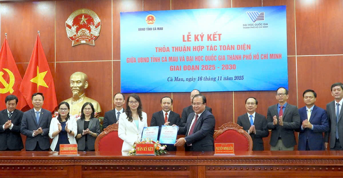 Đại học Quốc gia TPHCM và tỉnh Cà Mau ký kết hợp tác toàn diện