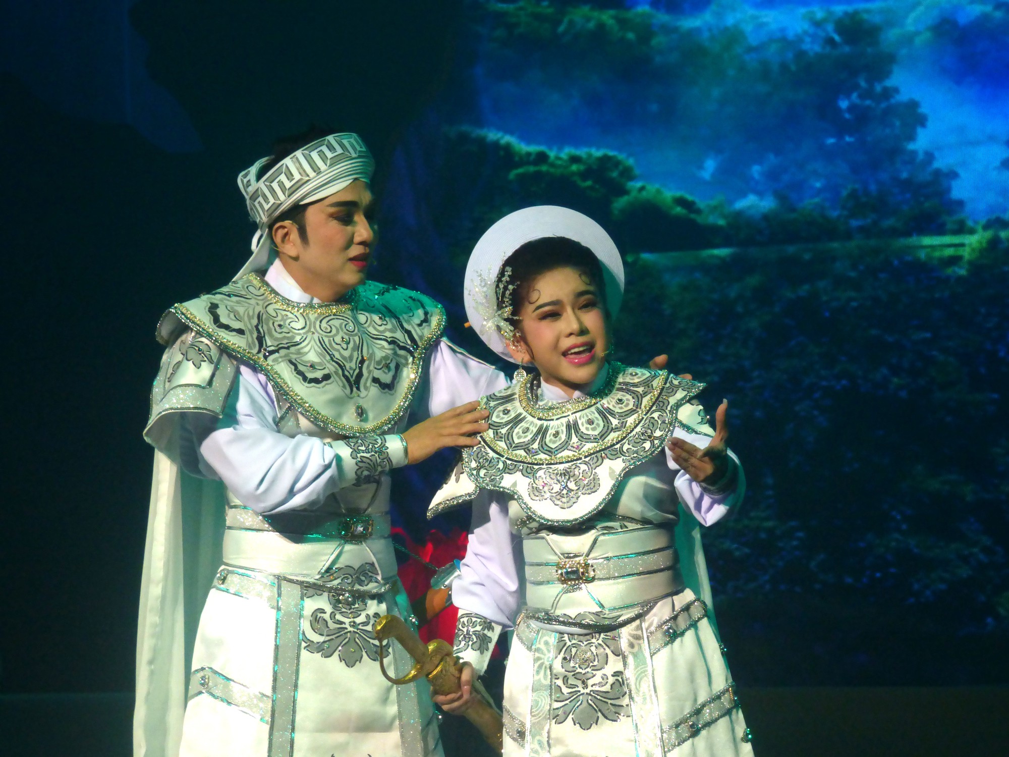 Jeviště v Ho Či Minově Městě rozkvétá historickými hrami - Foto 2.