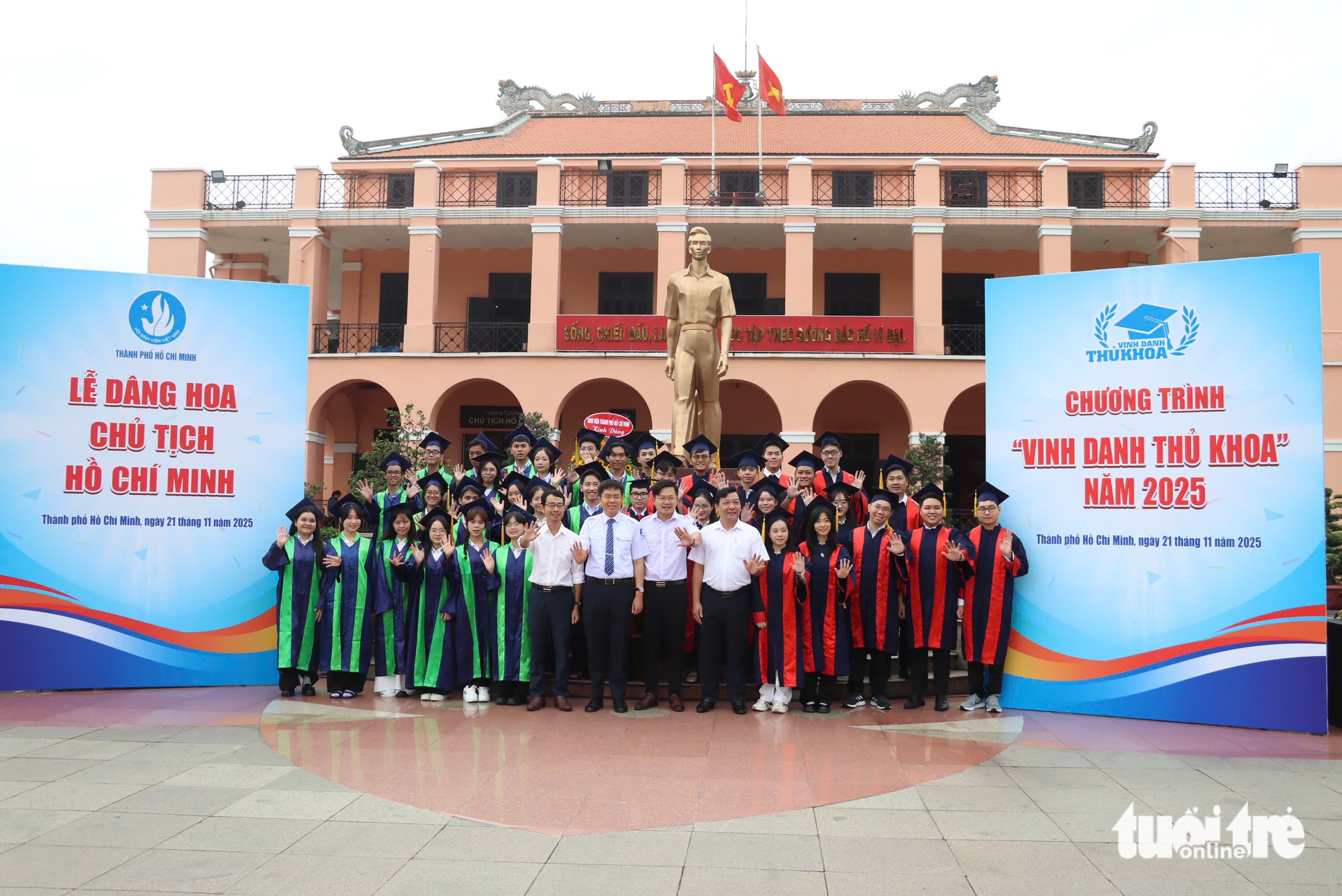 Hội Sinh viên Việt Nam TP.HCM vinh danh 88 gương thủ khoa tuyển sinh, tốt nghiệp- Ảnh 1.