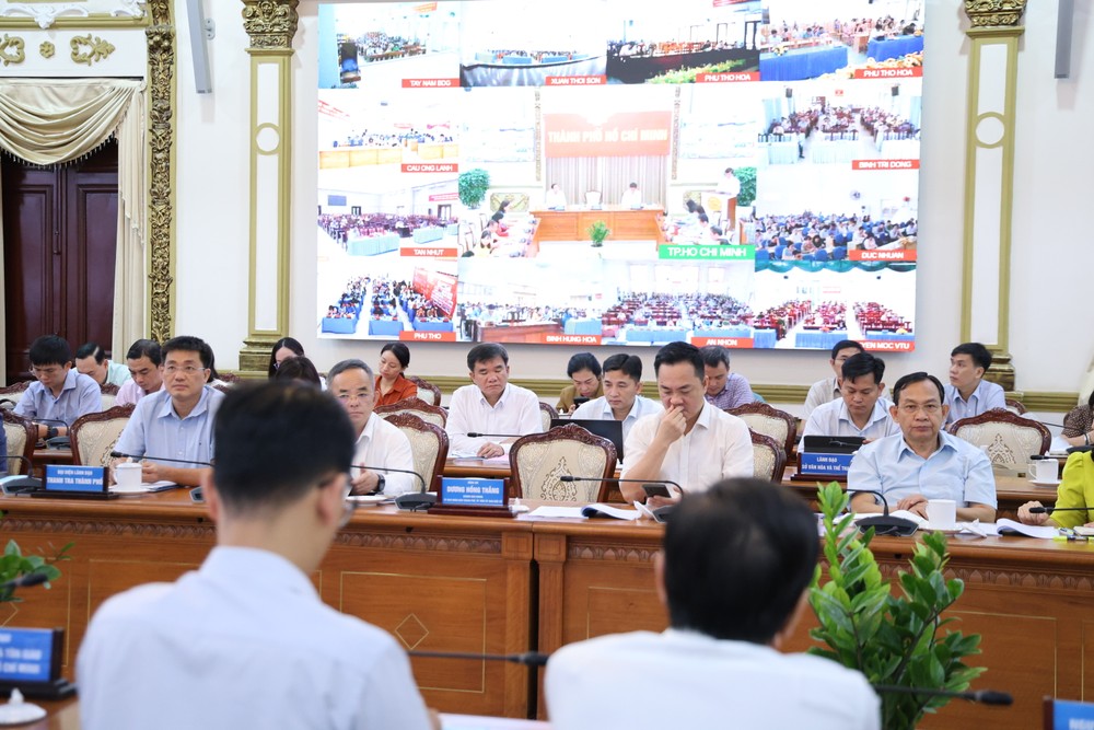 Ủy ban Bầu cử TP.HCM đã triển khai các hướng dẫn của Trung ương và TP.HCM về công tác bầu cử đến 168 phường, xã, đặc khu. Ảnh: LÊ THOA bau-cu-tp.hcm-1.JPG