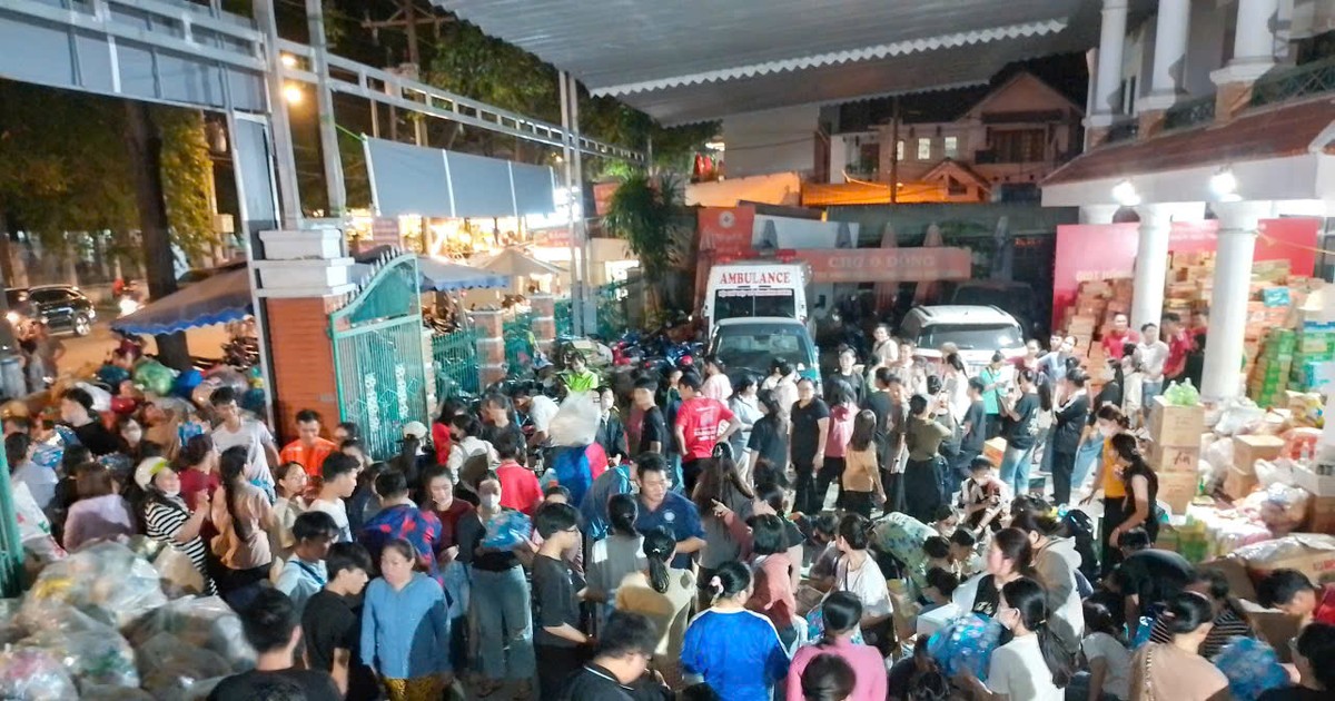 TP.HCM tiếp tục chuyển 90 tấn hàng đến bà con vùng lũ sau 8 giờ tiếp nhận