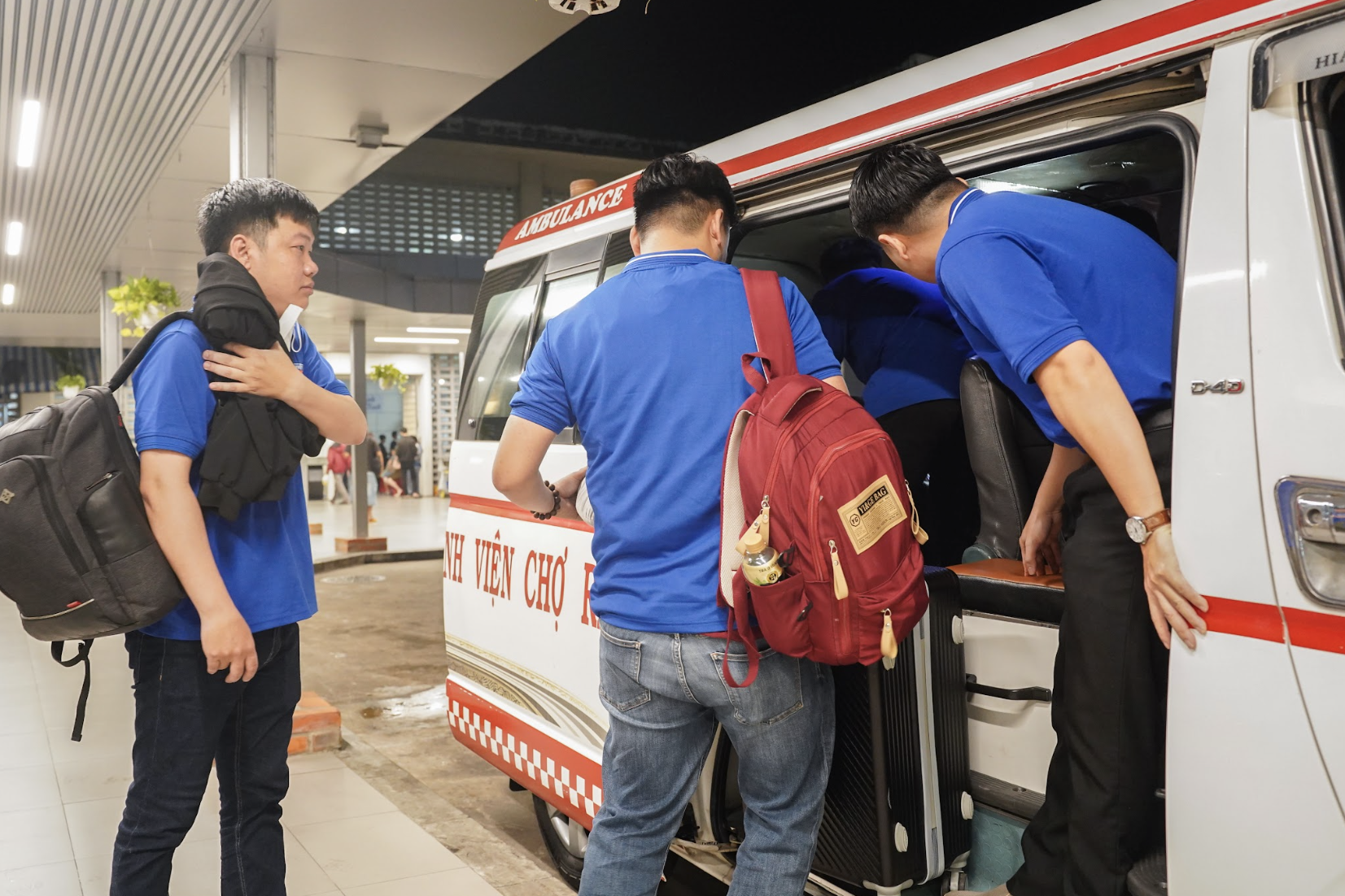 Nhiều bác sĩ TPHCM lên đường ra miền Trung ứng cứu người dân vùng lũ - 1