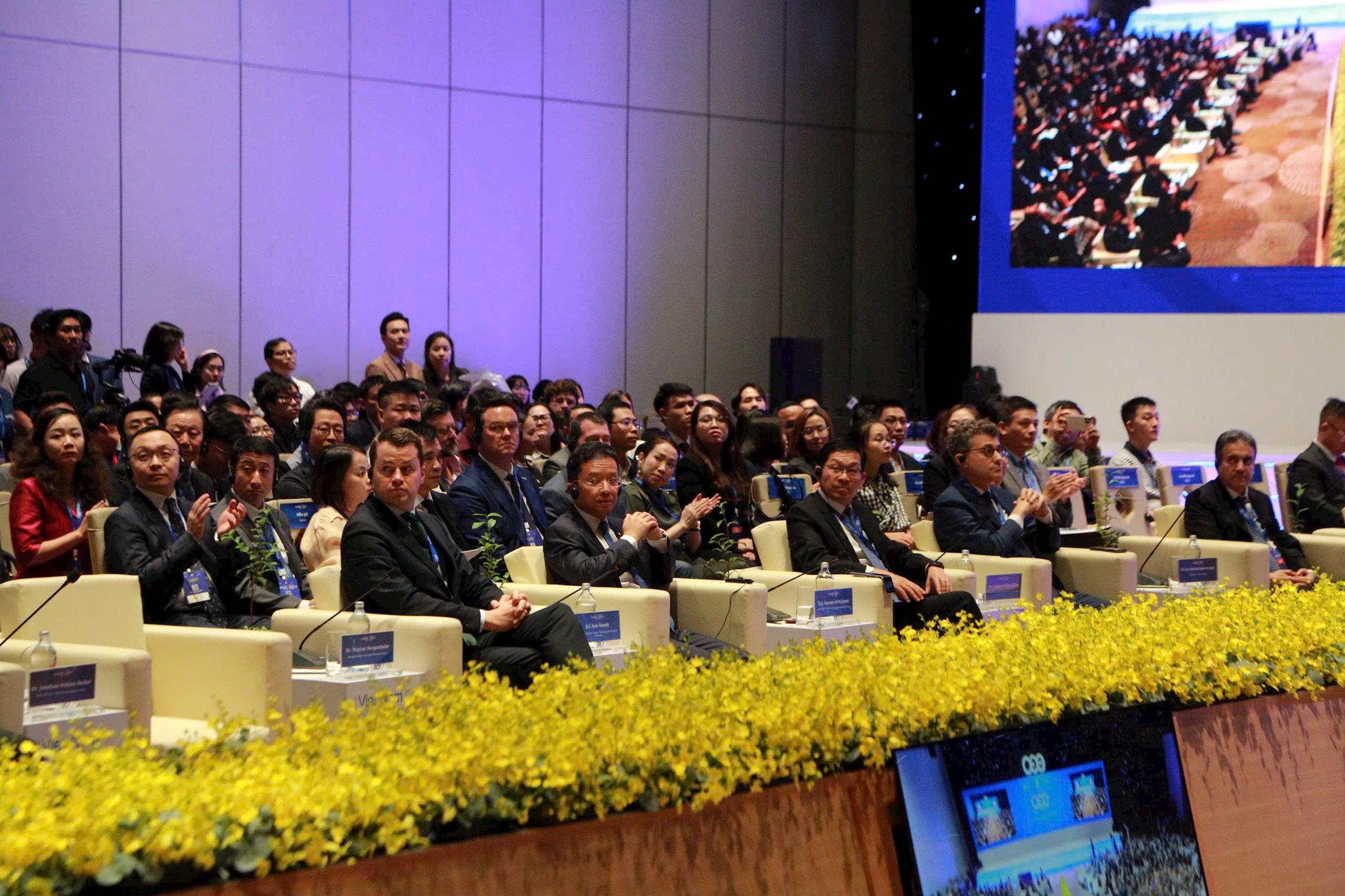 tập thể toàn cảnh