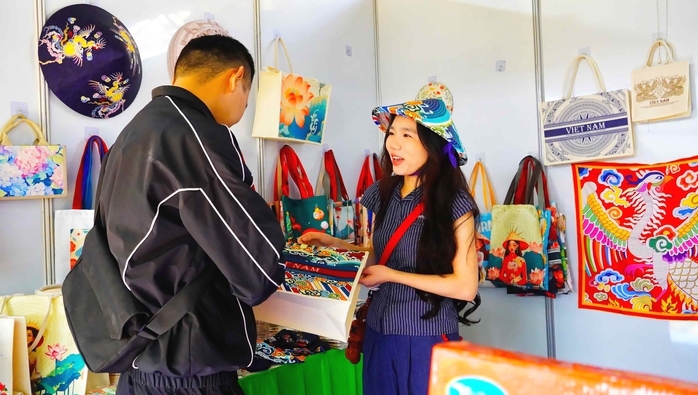 - Ảnh 3. - Ảnh 3.