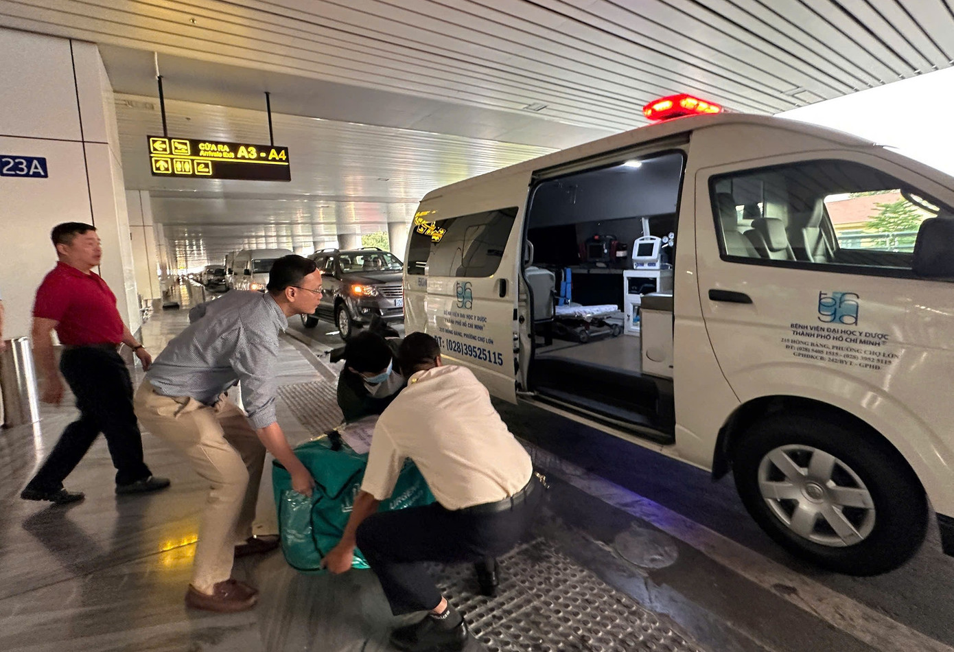 Trái tim người hiến tại Hà Nội được chuyển hỏa tốc vào TPHCM. trai-tim-sau-do-duoc-bao-quan-nghiem-ngat-va-van-chuyen-hon-1600-km-ve-thanh-pho-ho-chi-minh-de-kip-thoi-dua-vao-phong-mo-trong-dieu-kien-toi-uu.jpg