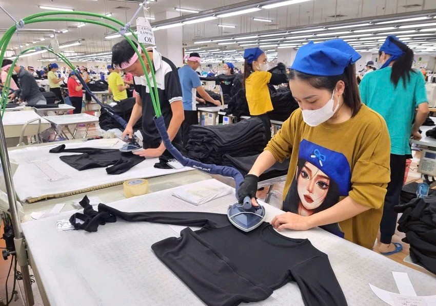 Întreprinderile trebuie să plătească la timp pentru a evita ca salariile și bonusurile neplătite să ducă la conflicte de muncă. Foto TL doanh-nghiep-co-bat-buoc-thuong-tet-cho-nguoi-lao-dong-khong.jpg