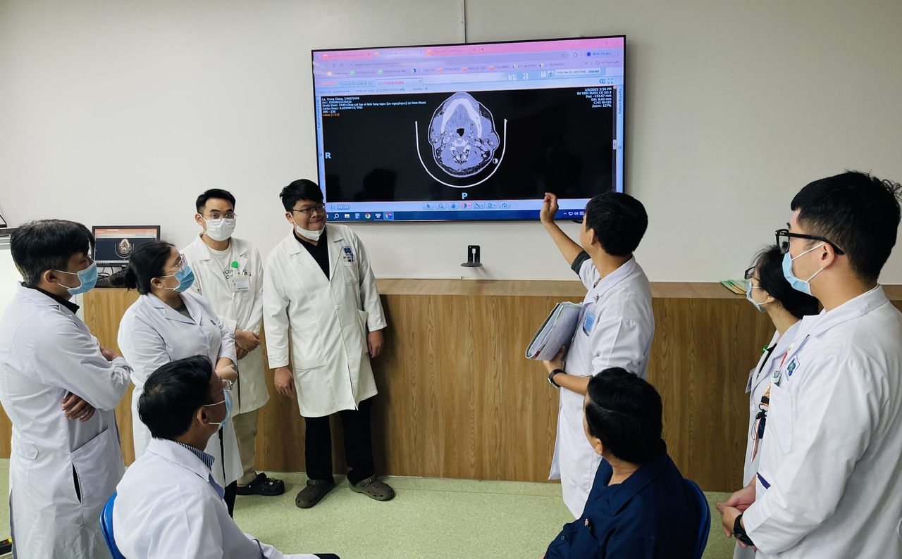 Bệnh viện Ung bướu TP.HCM: Ung thư tuyến giáp gia tăng cao nhất - Ảnh 3.