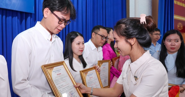 Khen thưởng các tác phẩm báo chí xuất sắc viết về TPHCM trong quý III/2025