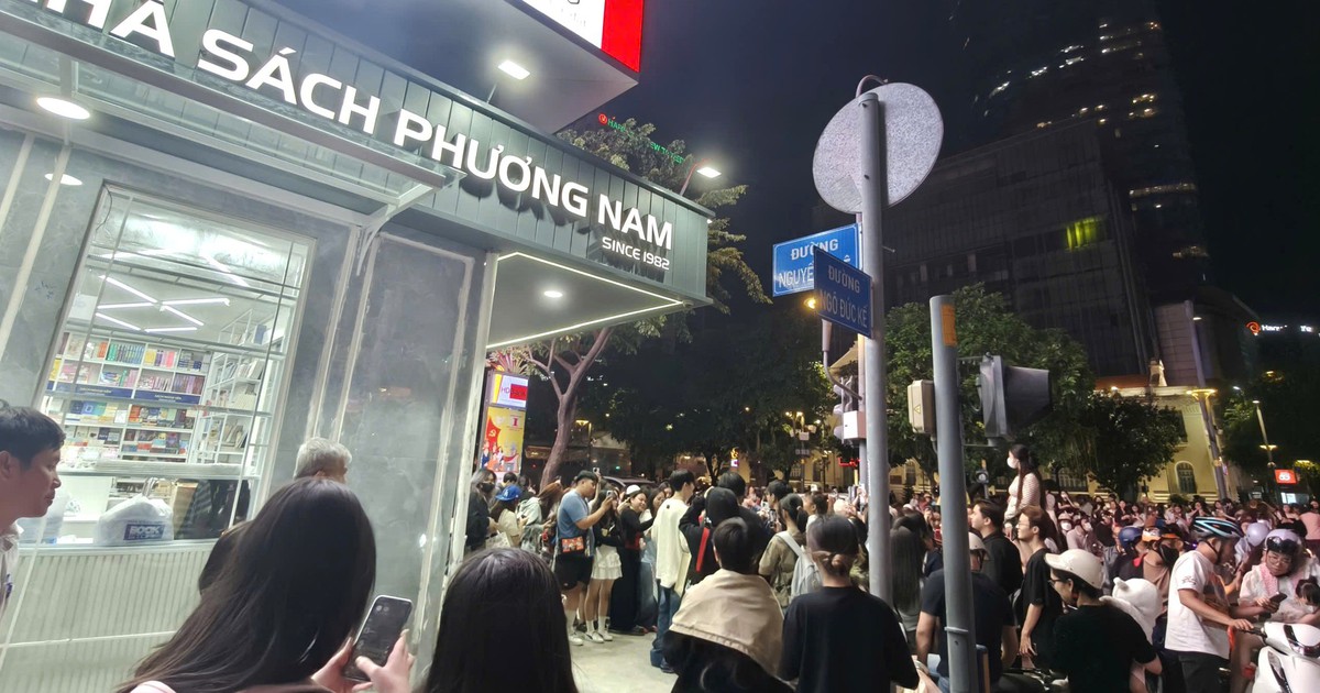 TP.HCM lần đầu có nhà sách 'không ngủ' trên phố đi bộ Nguyễn Huệ