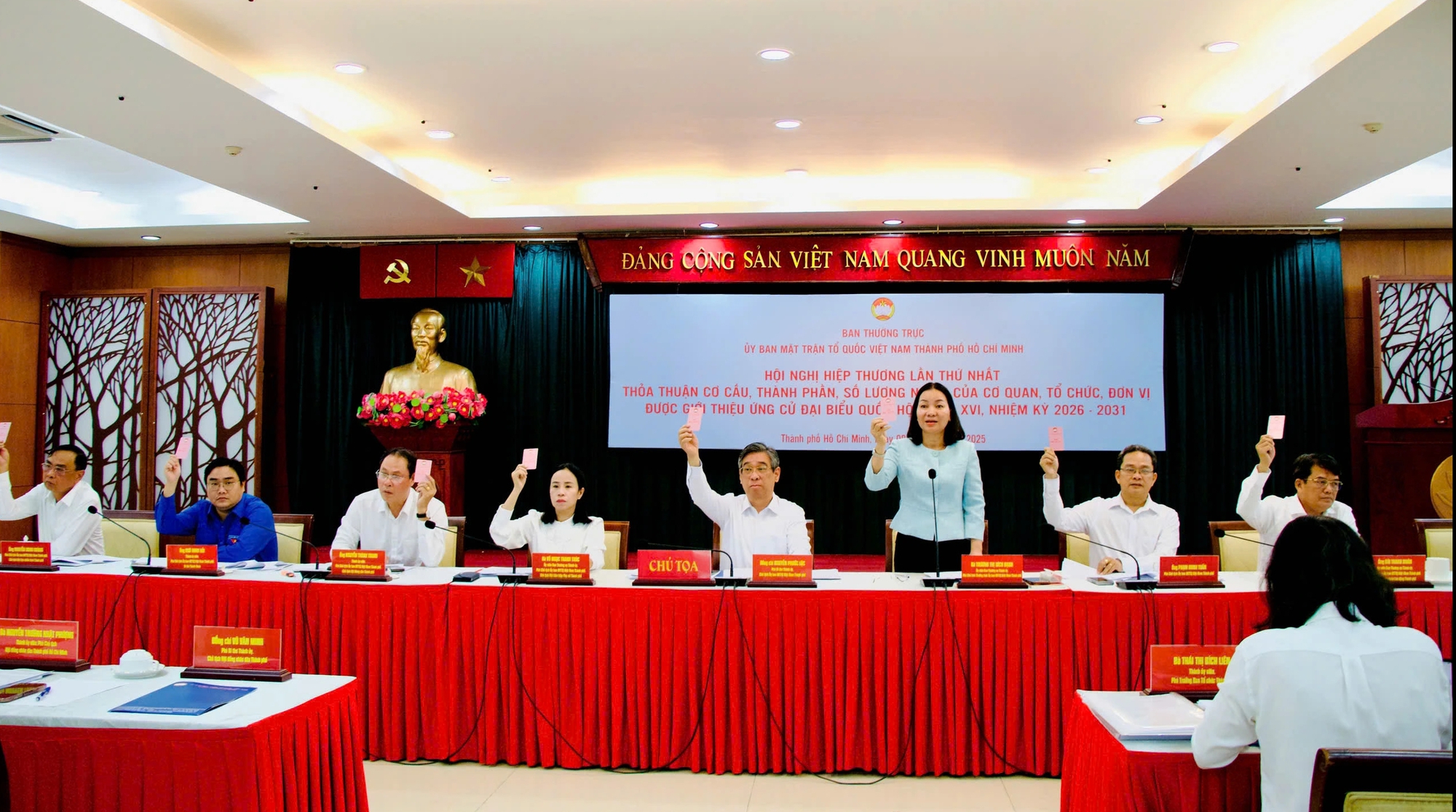 TP . HCM giới thiệu 55 người ứng cử đại biểu Quốc hội khóa XVI - Ảnh 1. TP . HCM giới thiệu 55 người ứng cử đại biểu Quốc hội khóa XVI - Ảnh 1.