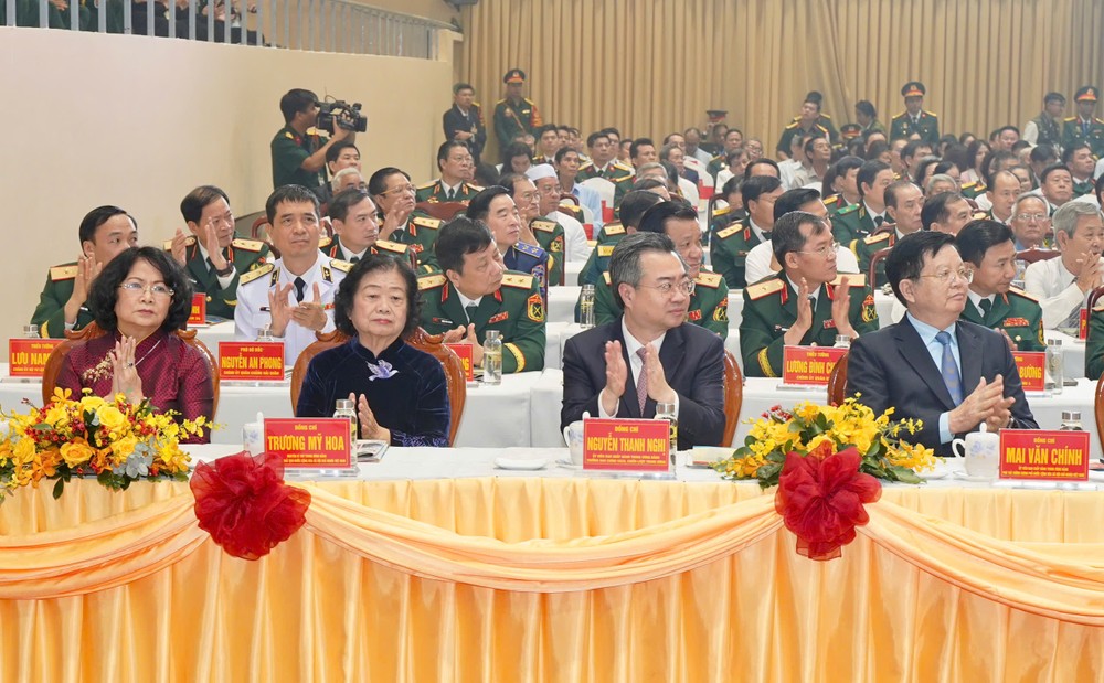 De president heeft de titel Held van de Volksstrijdkrachten toegekend aan Militaire Regio 7 (13).jpg