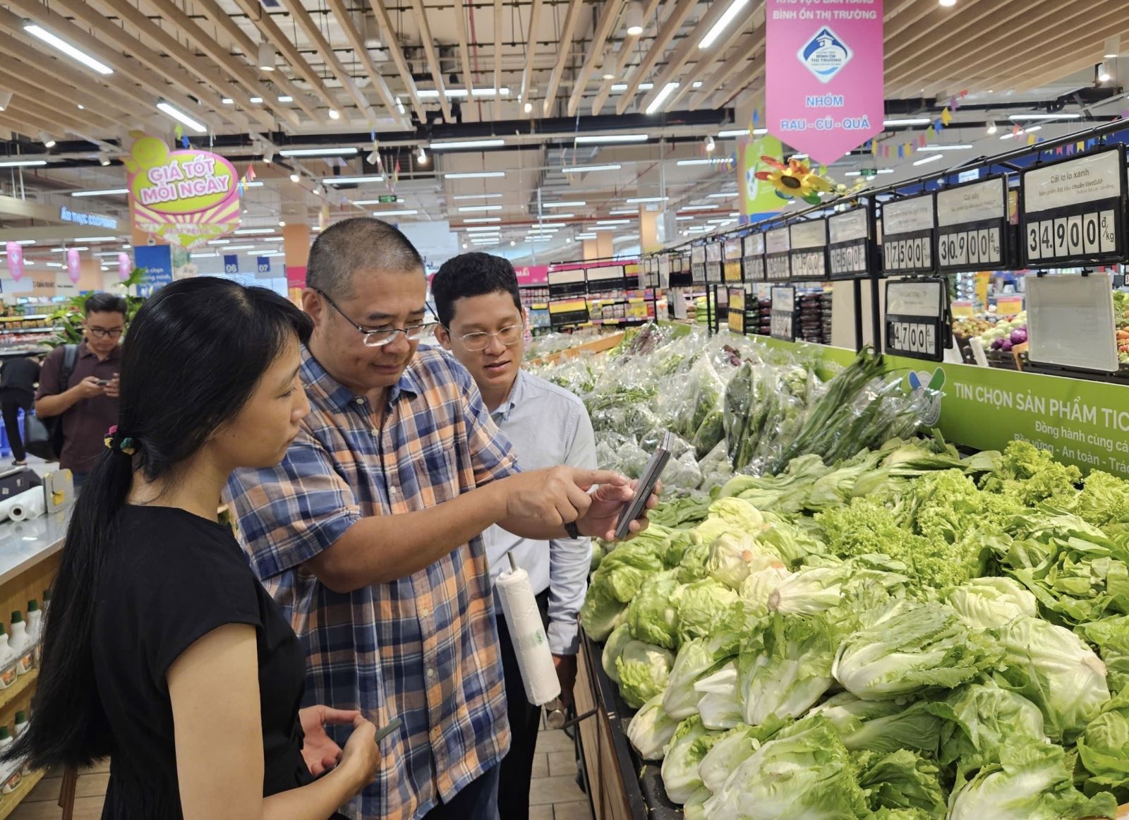 TP Hồ Chí Minh: Tăng hỗ trợ xúc tiến thương mại, mở rộng đường đi cho hàng Việt