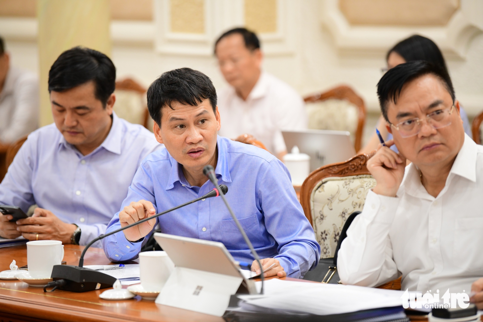 Tối 12-12, UBND TP.HCM họp khẩn, chuẩn bị triển khai Nghị quyết 98 - Ảnh 6.