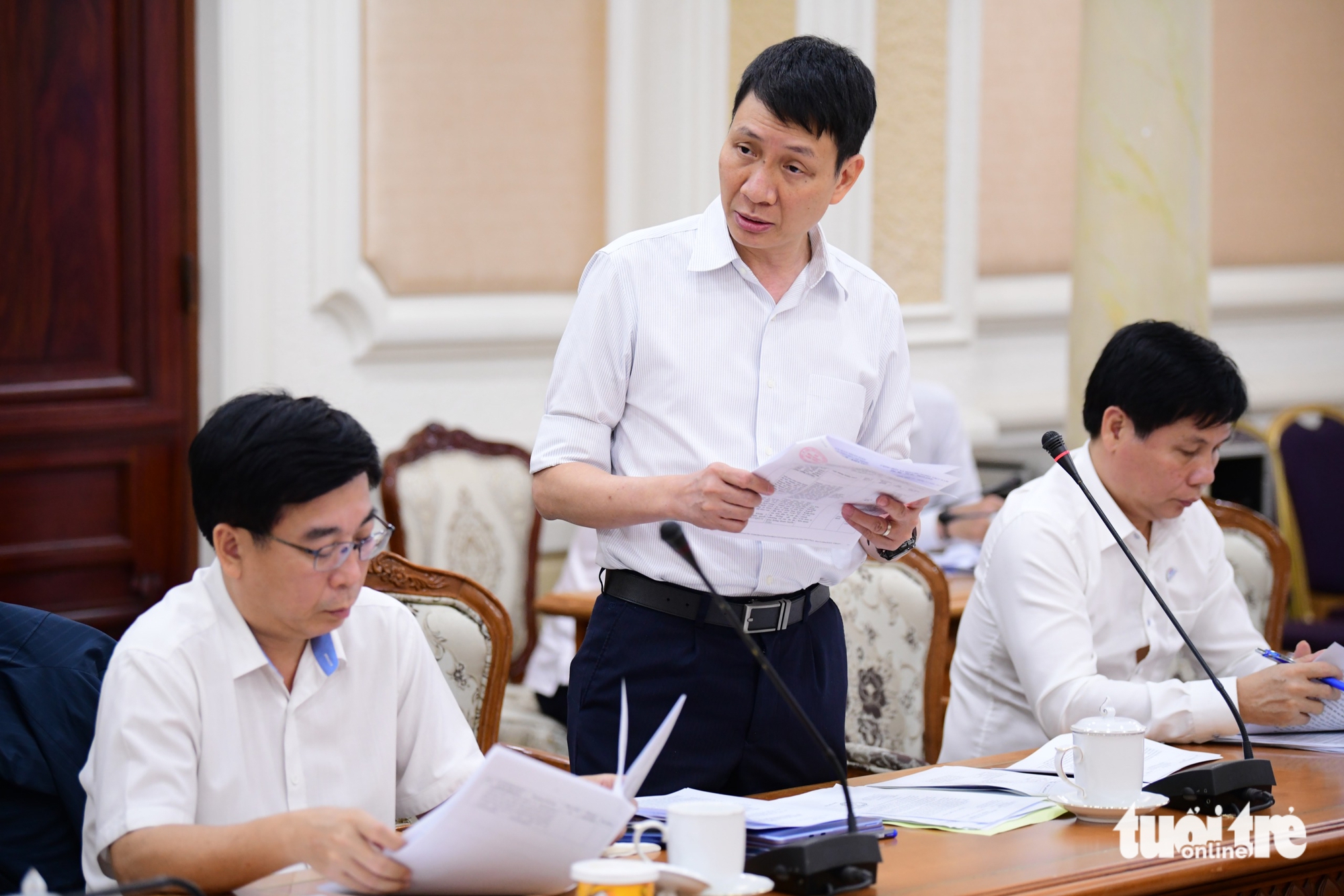 Tối 12-12, UBND TP.HCM họp khẩn, chuẩn bị triển khai Nghị quyết 98 - Ảnh 7.