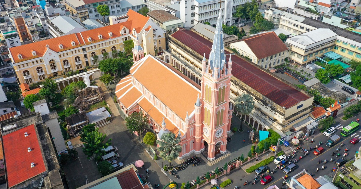 Tour du lịch tìm hiểu công trình cổ phường Xuân Hòa