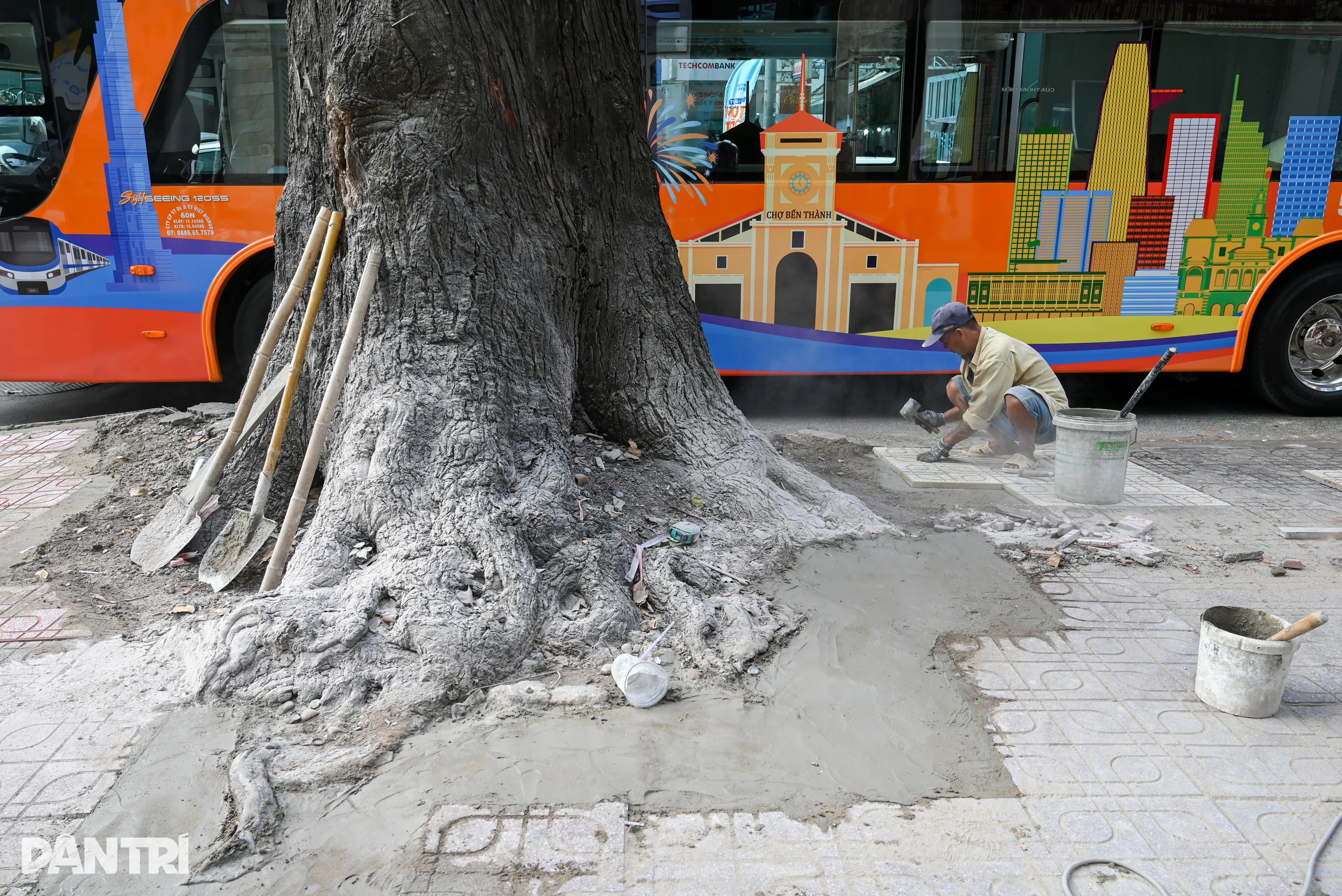 Vỉa hè trung tâm TPHCM khoác “áo mới” trước Tết Bính Ngọ 2026 - 9