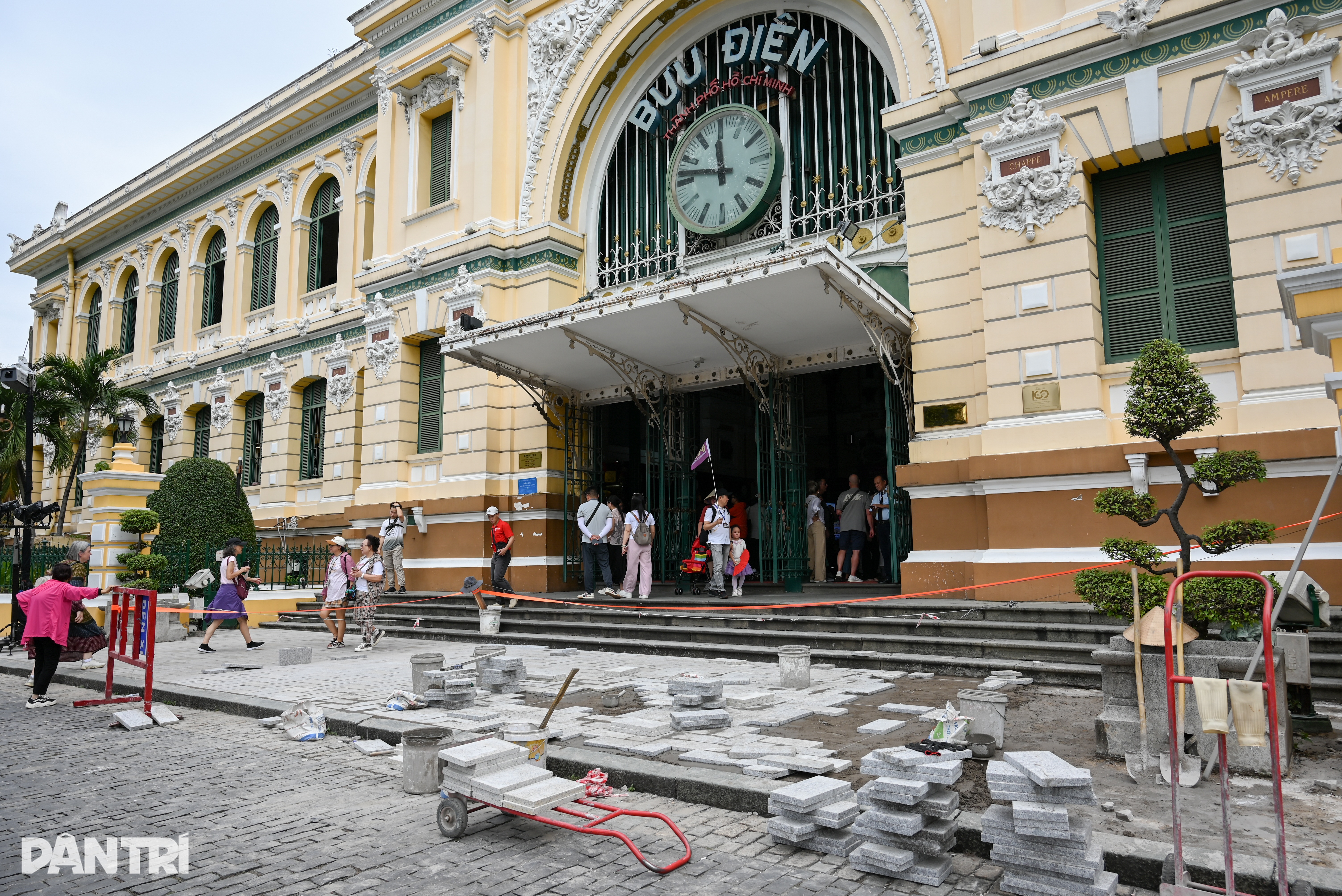 Vỉa hè trung tâm TPHCM khoác “áo mới” trước Tết Bính Ngọ 2026 - 4