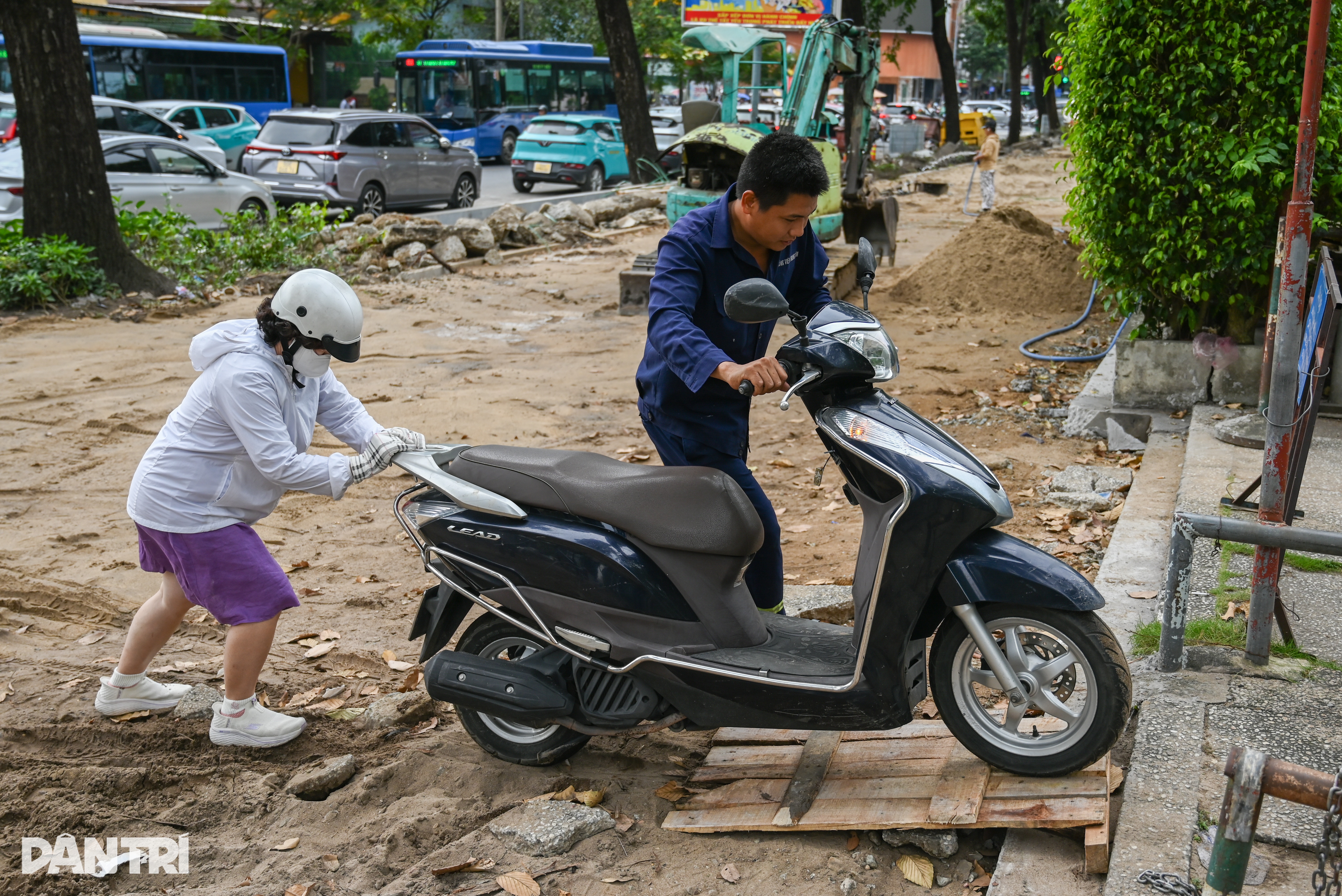 Vỉa hè trung tâm TPHCM khoác “áo mới” trước Tết Bính Ngọ 2026 - 11