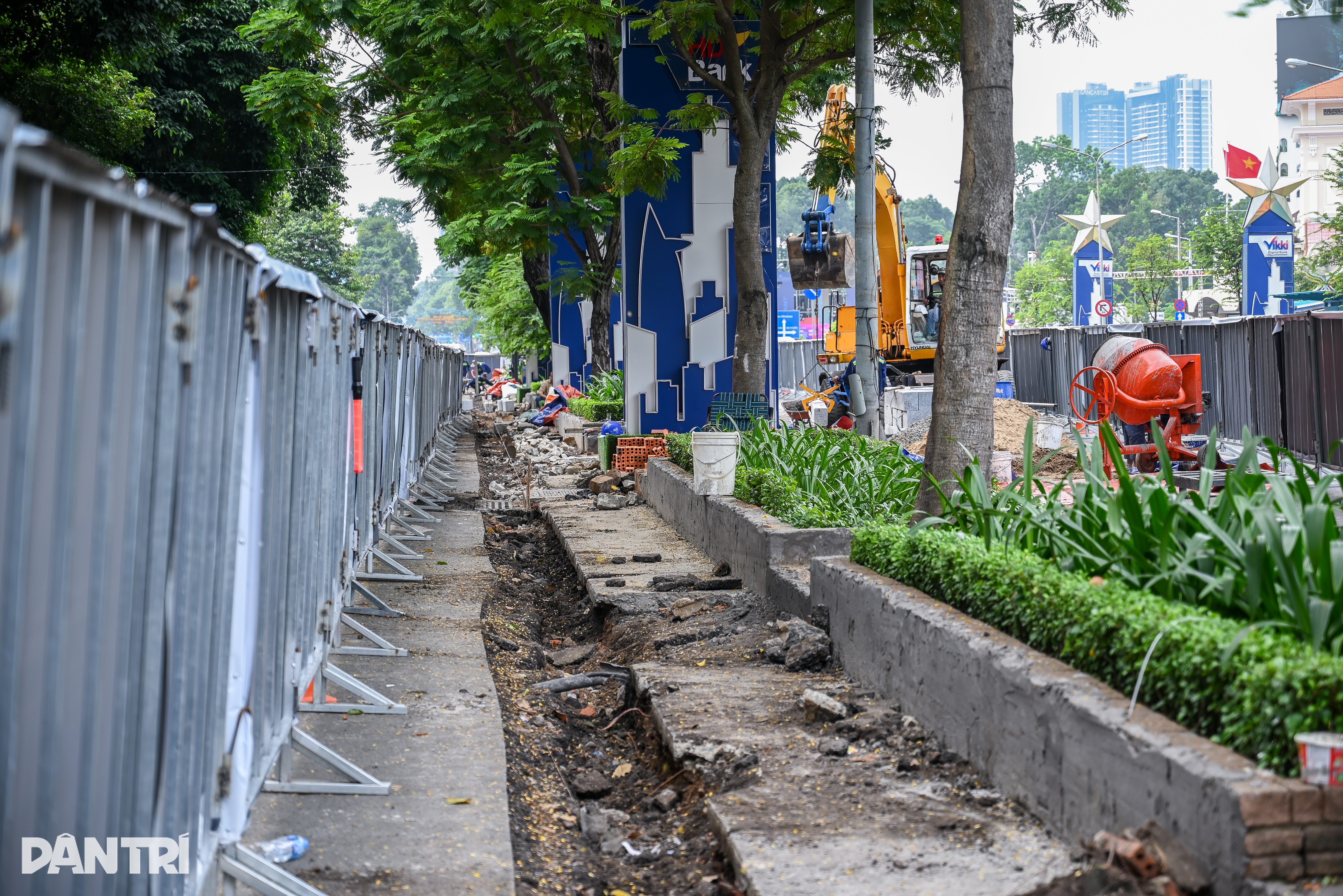 Vỉa hè trung tâm TPHCM khoác “áo mới” trước Tết Bính Ngọ 2026 - 13