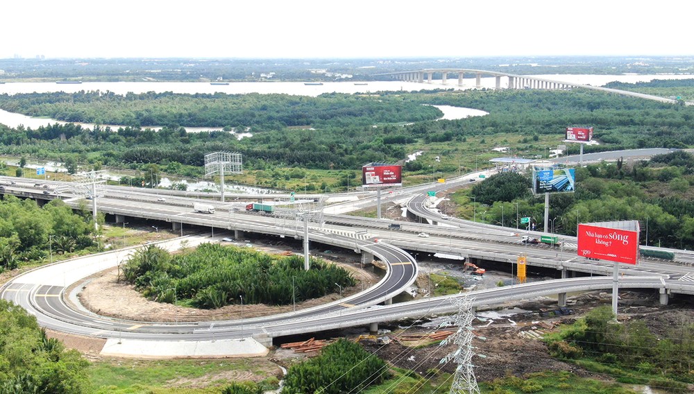 Cầu Nhơn Trạch (Vành đai 3) và nút giao với cao tốc tại phường Long Phước. Ảnh: HOÀNG HÙNG cau-nhon-trach.jpg