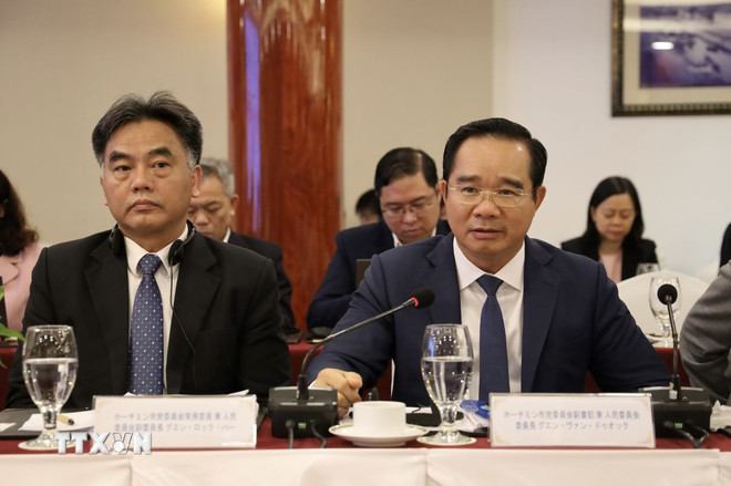 ホーチミン市人民委員会のグエン・ヴァン・ドゥオック委員長は、日本の経済界と直接交流した。(写真:スアン・アン/VNA) ttxvn-nb-vn.jpg