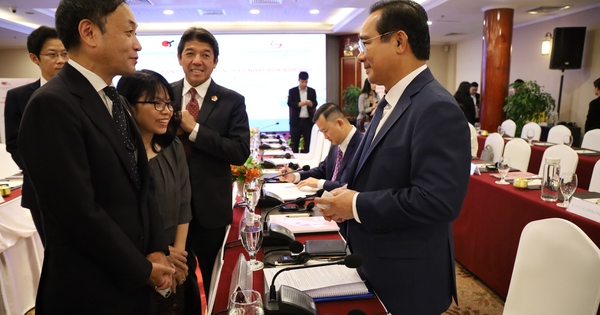 Sở Xây dựng TP HCM: Thành phố chưa có kế hoạch bắt buộc chuyển đổi xe xăng sang xe điện!