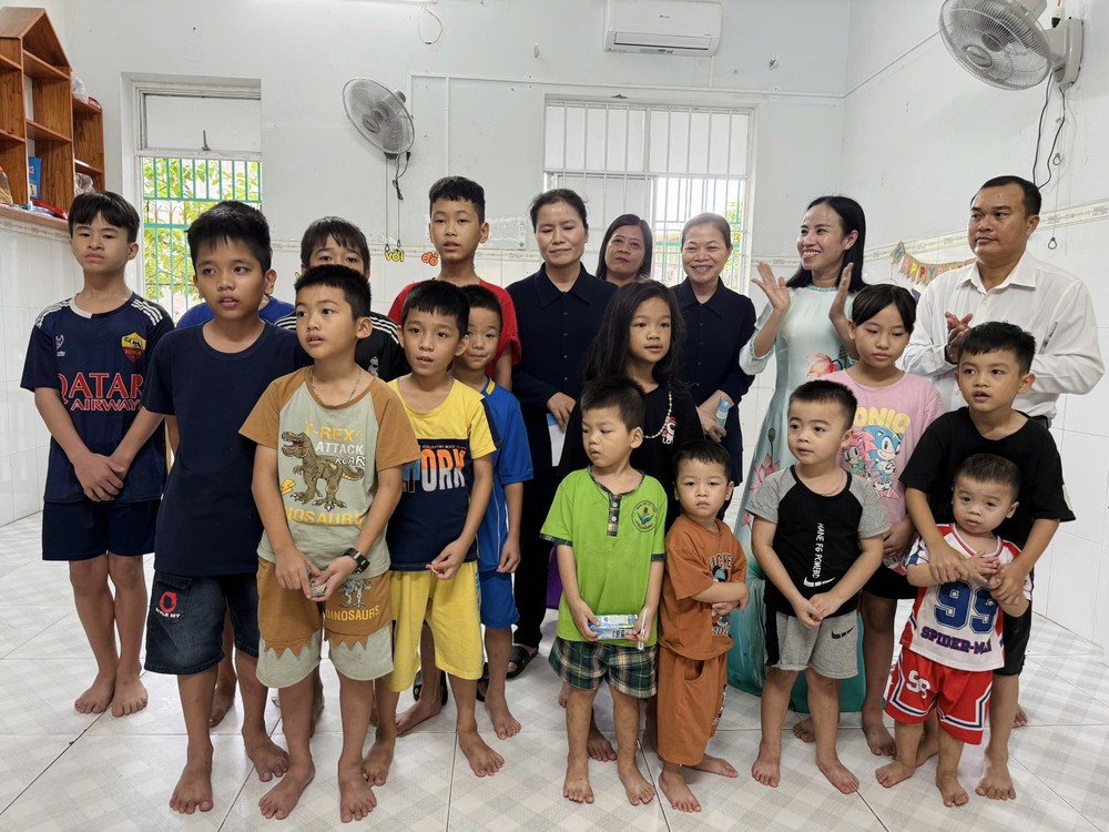 Đoàn Hội LHPN TPHCM thăm, tặng quà các em nhỏ IMG_2443.jpeg