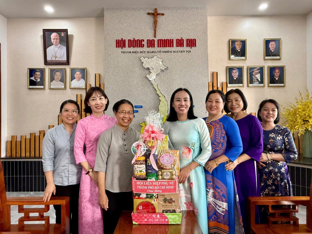 Đoàn đến thăm, tặng quà tại Hội dòng Đa Minh Bà Rịa IMG_2454.jpeg