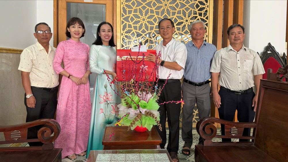 Đoàn thăm và tặng quà Linh mục Phê rô Trần Thanh Sơn (phường Tân Phước). IMG_2438.jpeg