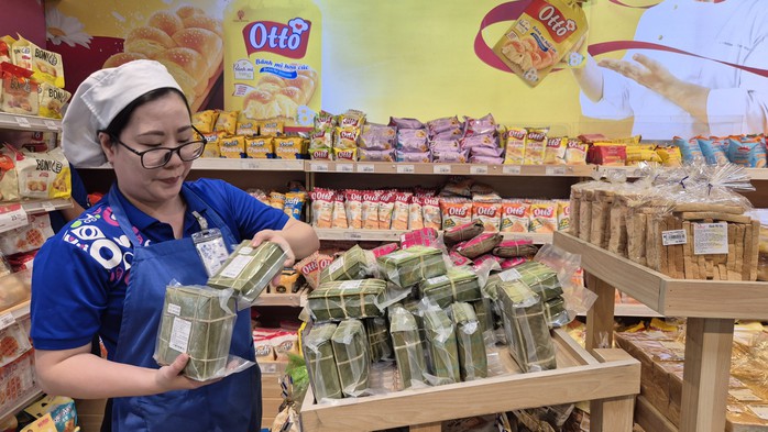 Bảo đảm nguồn cung hàng Tết đầy đủ và an toàn cho người tiêu dùng TP HCM - Ảnh 2.