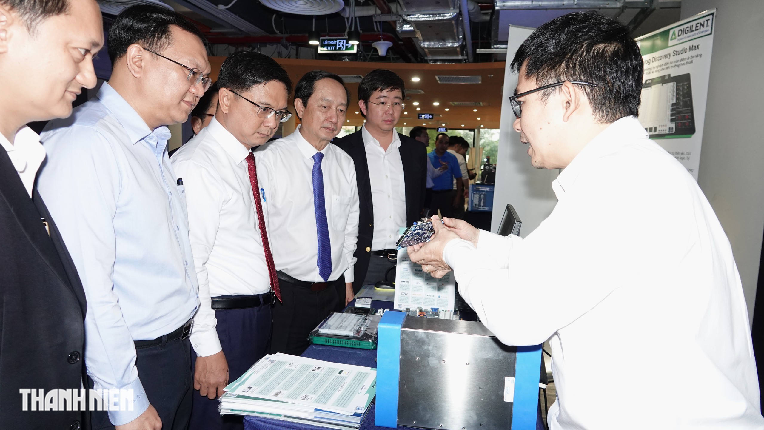 Phó chủ tịch Nguyễn Mạnh Cường: TP.HCM hội tụ 3 yếu tố vàng cho ngành bán dẫn - Ảnh 4.