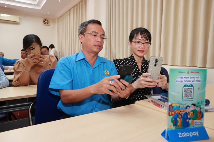 Khởi động chương trình 