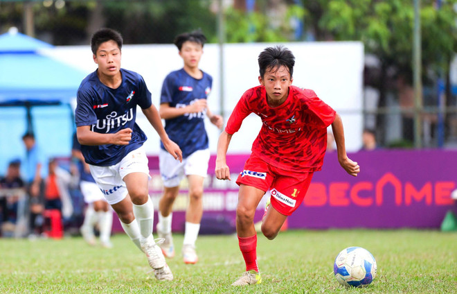 Trận đấu All Star giữa đội tuyển chọn U13 Nhật Bản – Singapore và U13 Việt Nam. (Ảnh: PV/Vietnam+) 5284b4a366b8e9e6b0a9.jpg