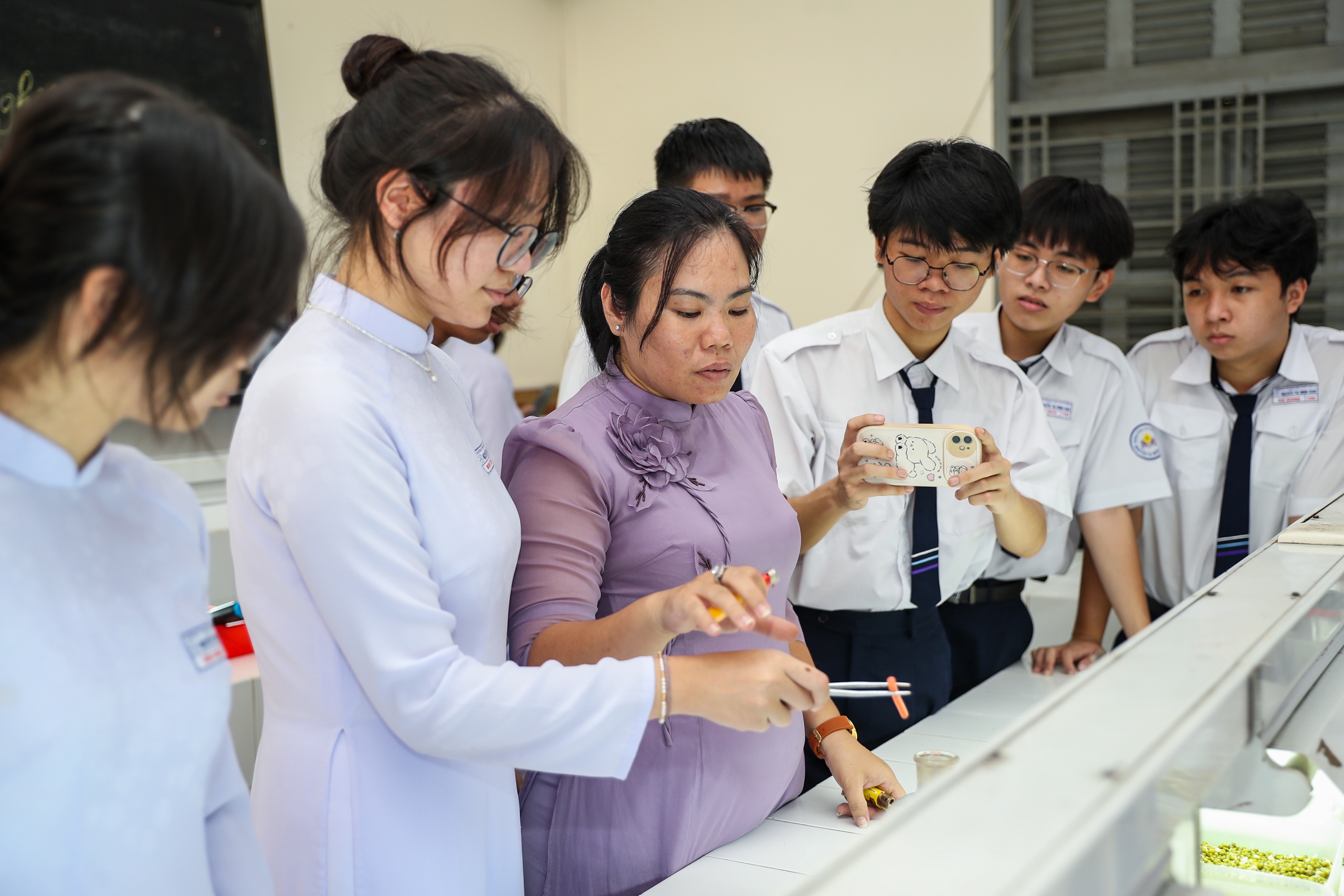 TP.HCM trả lương dạy thêm giờ cho giáo viên bằng 150% chính khóa - Ảnh 1.