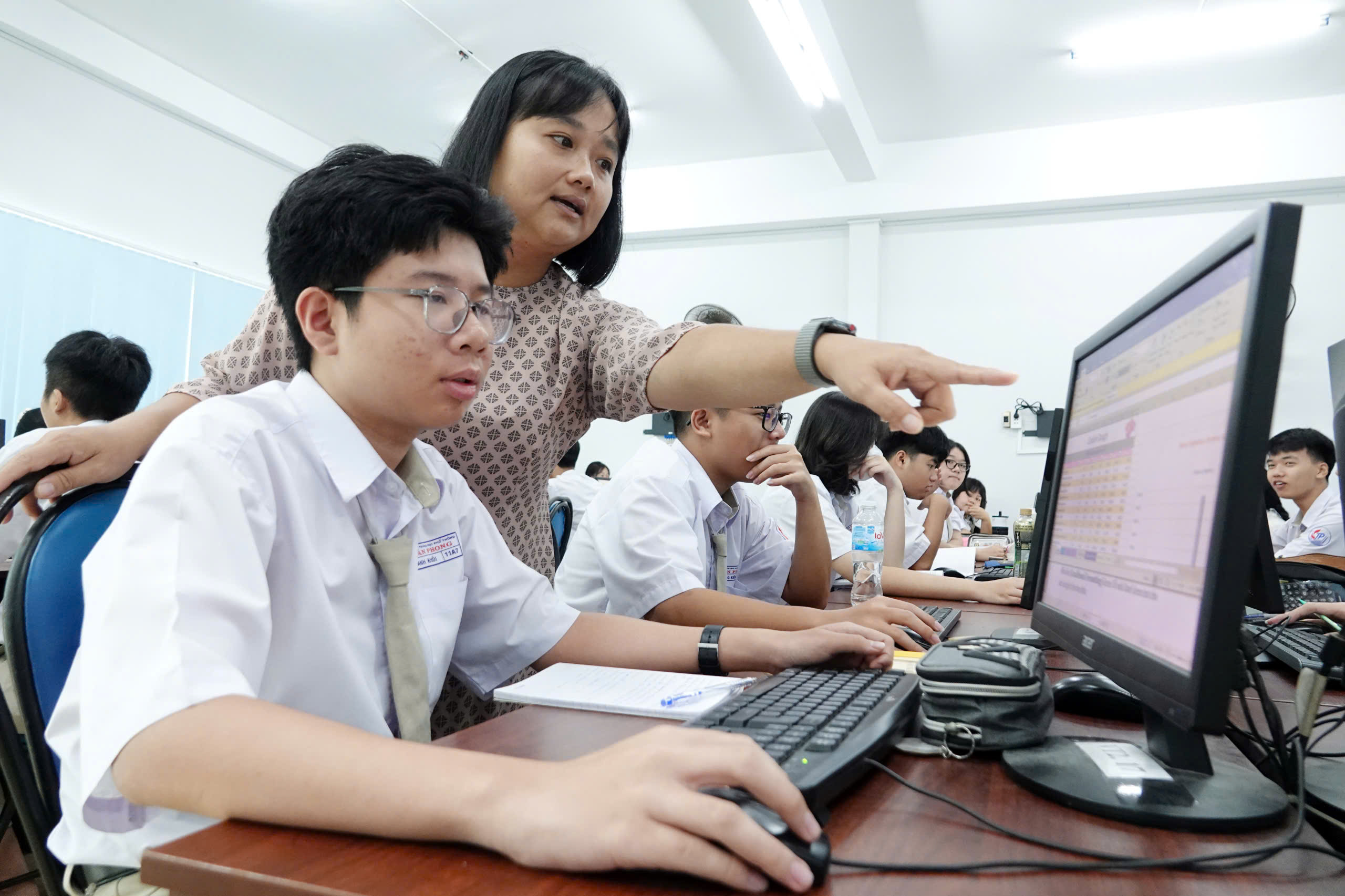 TP.HCM trả lương dạy thêm giờ cho giáo viên bằng 150% chính khóa - Ảnh 2.