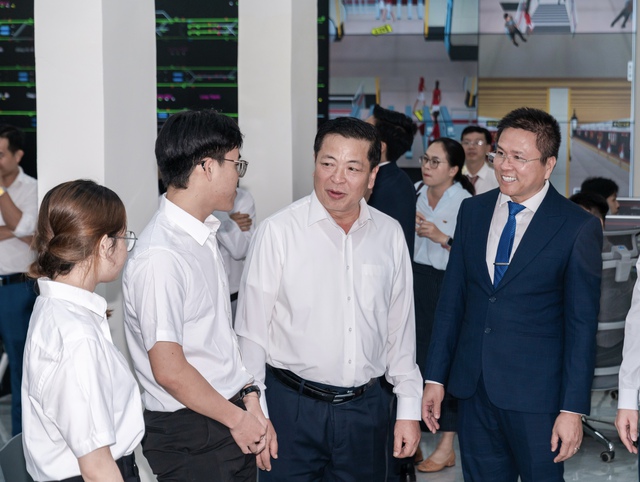 Bộ trưởng Trần Hồng Minh dự khánh thành phòng mô phỏng đường sắt tốc độ cao - Ảnh 1.
