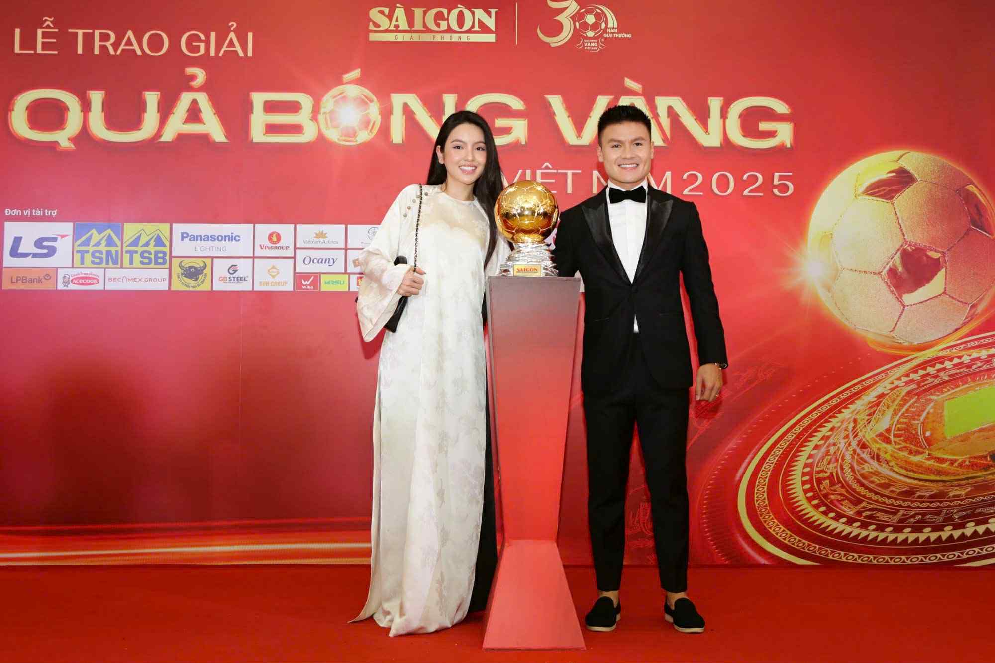 Hoàng Đức, Bích Thùy đoạt Quả bóng vàng Việt Nam 2025 - Ảnh 14.