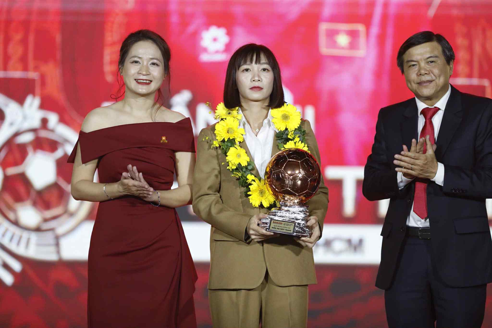 Hoàng Đức, Bích Thùy đoạt Quả bóng vàng Việt Nam 2025 - Ảnh 7.