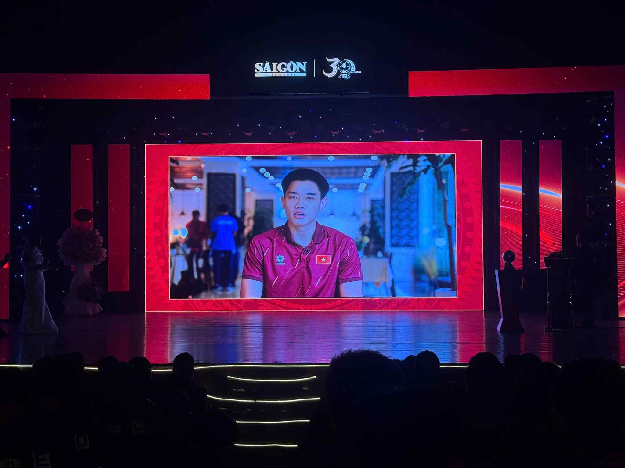 Hoàng Đức, Bích Thùy đoạt Quả bóng vàng Việt Nam 2025 - Ảnh 5.