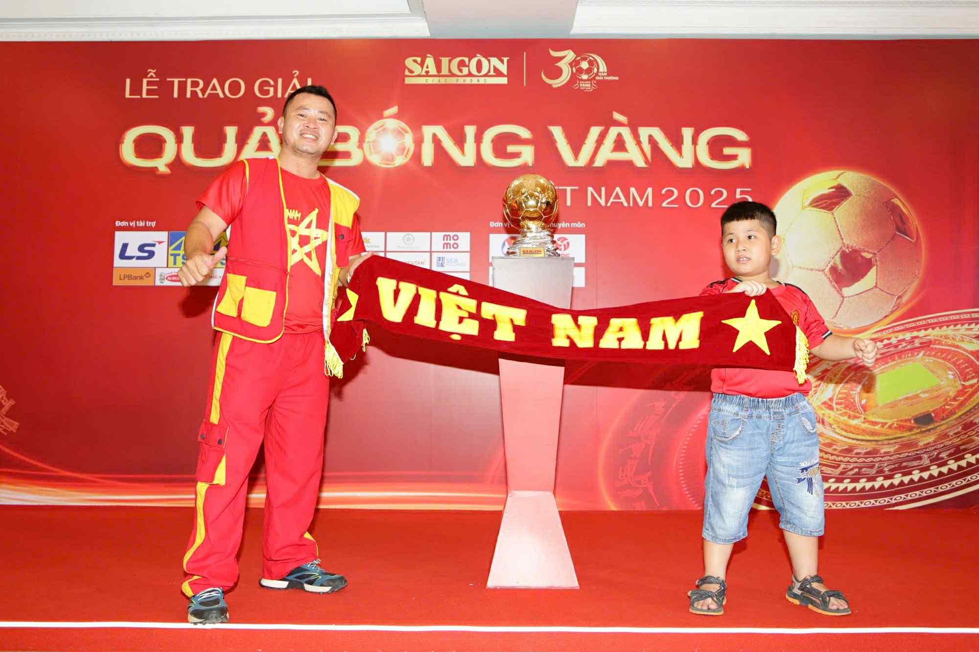 Hoàng Đức, Bích Thùy đoạt Quả bóng vàng Việt Nam 2025 - Ảnh 17.