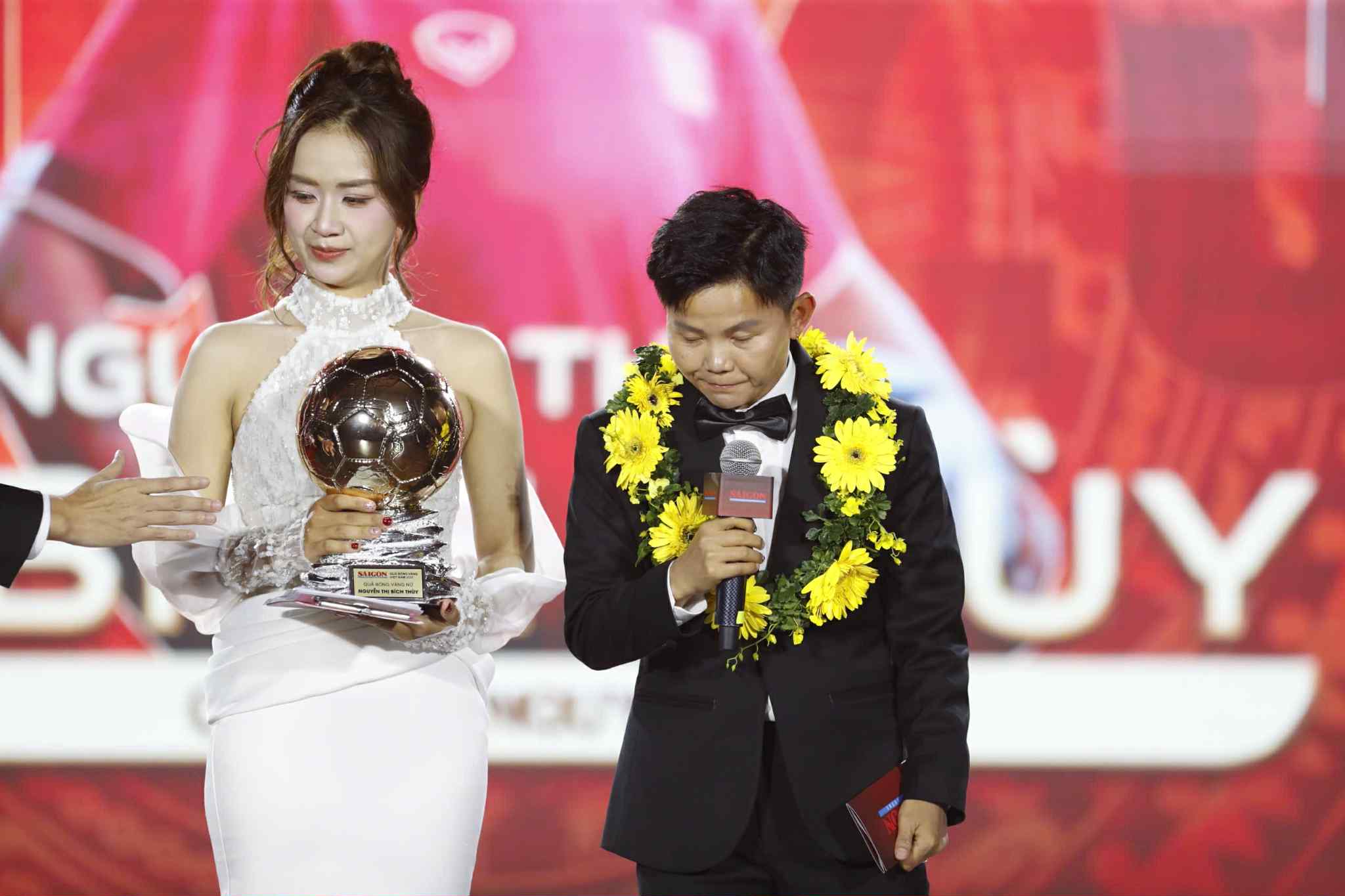 Hoàng Đức, Bích Thùy đoạt Quả bóng vàng Việt Nam 2025 - Ảnh 6.