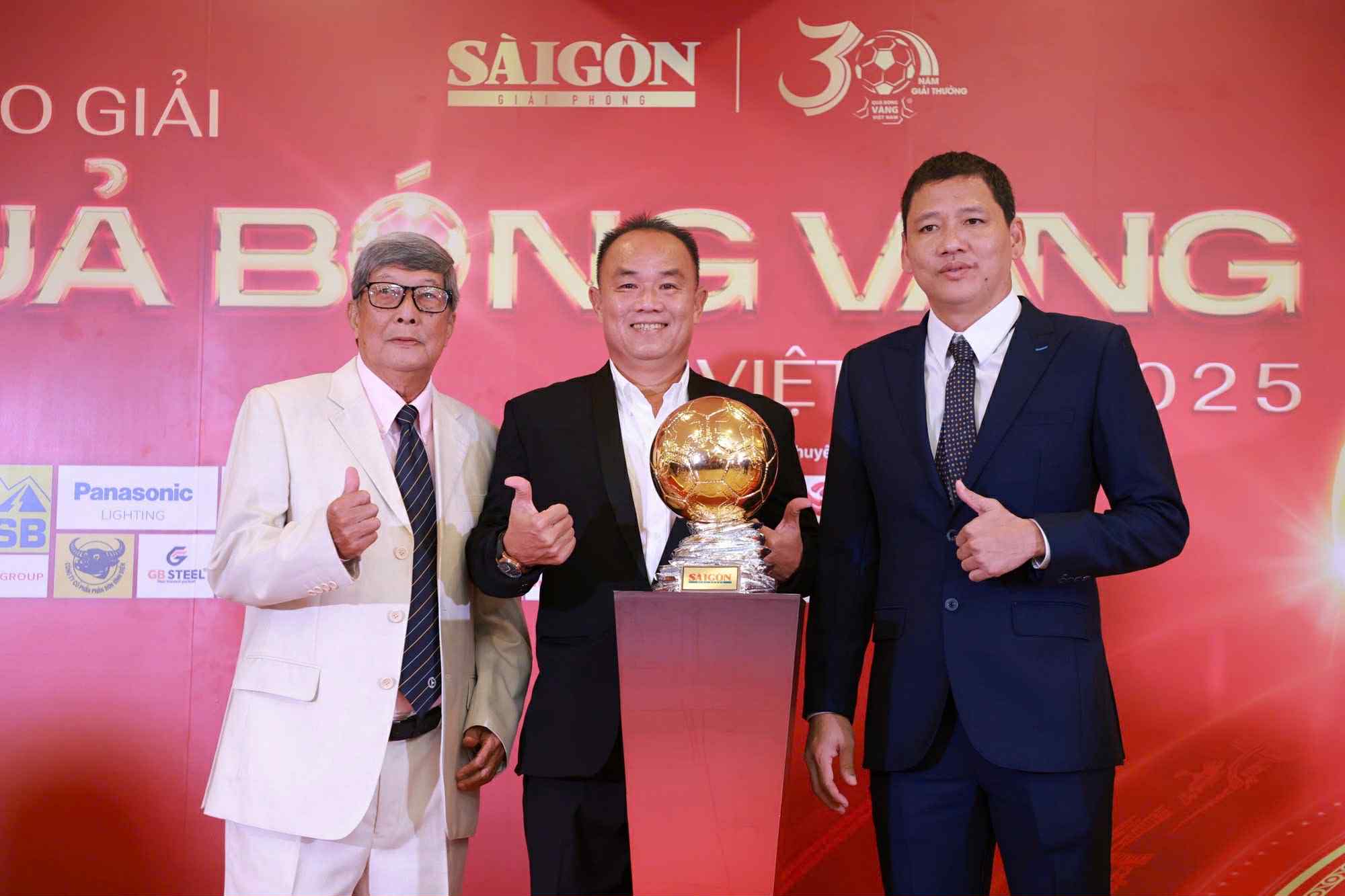 Hoàng Đức, Bích Thùy đoạt Quả bóng vàng Việt Nam 2025 - Ảnh 16.