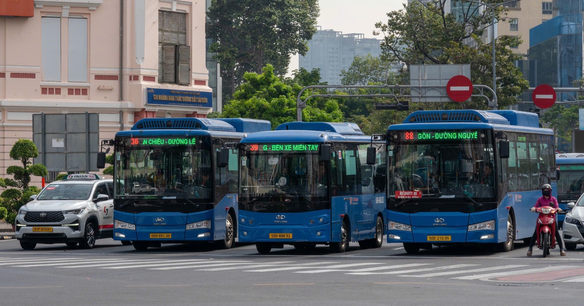 Tết dương lịch 2026, bến xe không tăng giá, nhiều tuyến buýt ở TP.HCM miễn phí