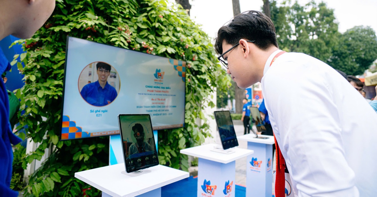 Check-in bằng AI, robot trình diễn công nghệ tạo dấu ấn tại Đại hội Đoàn TP.HCM lần thứ I