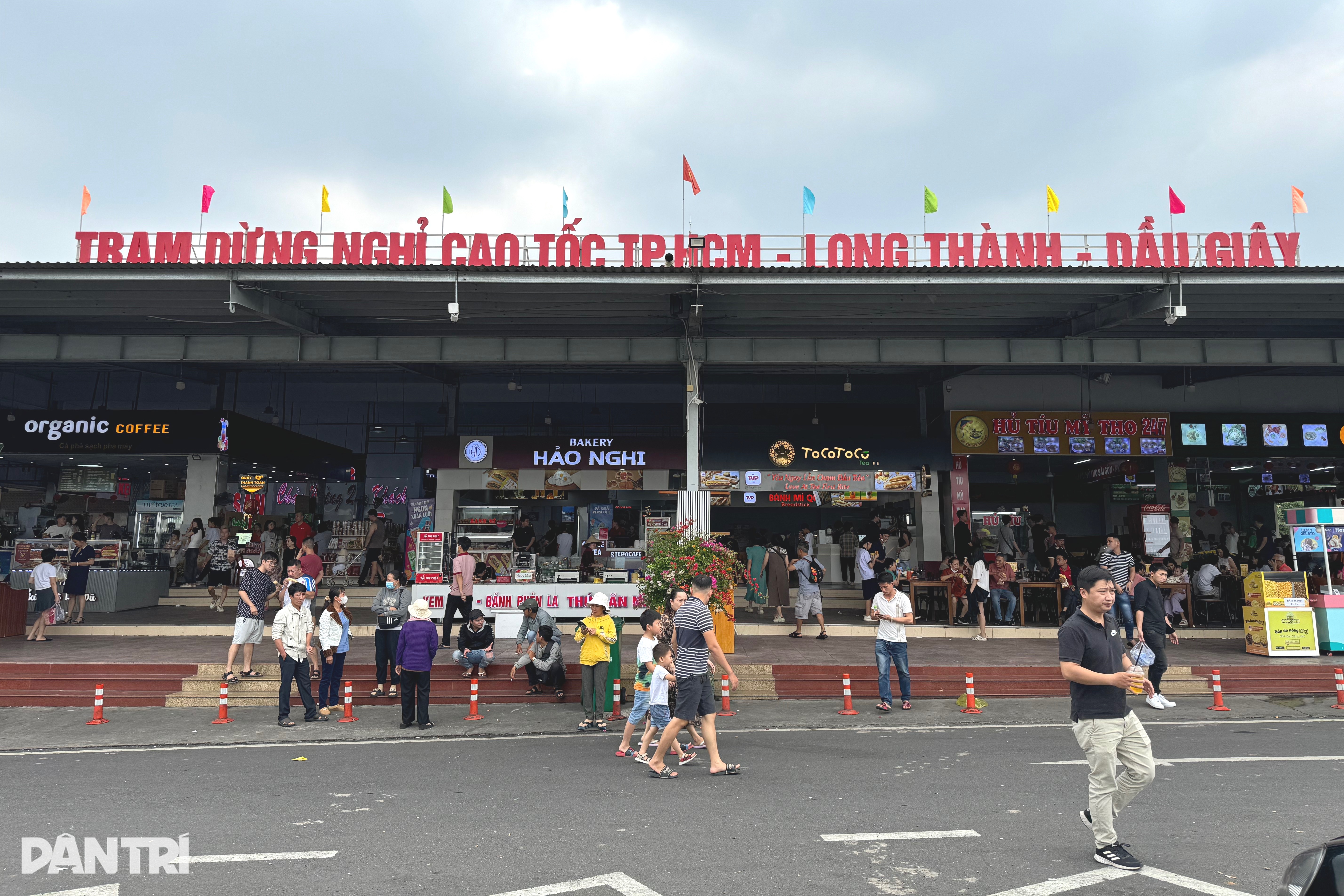 Trạm xăng dầu trên cao tốc TPHCM - Long Thành - Dầu Giây tiếp tục hoạt động - 1