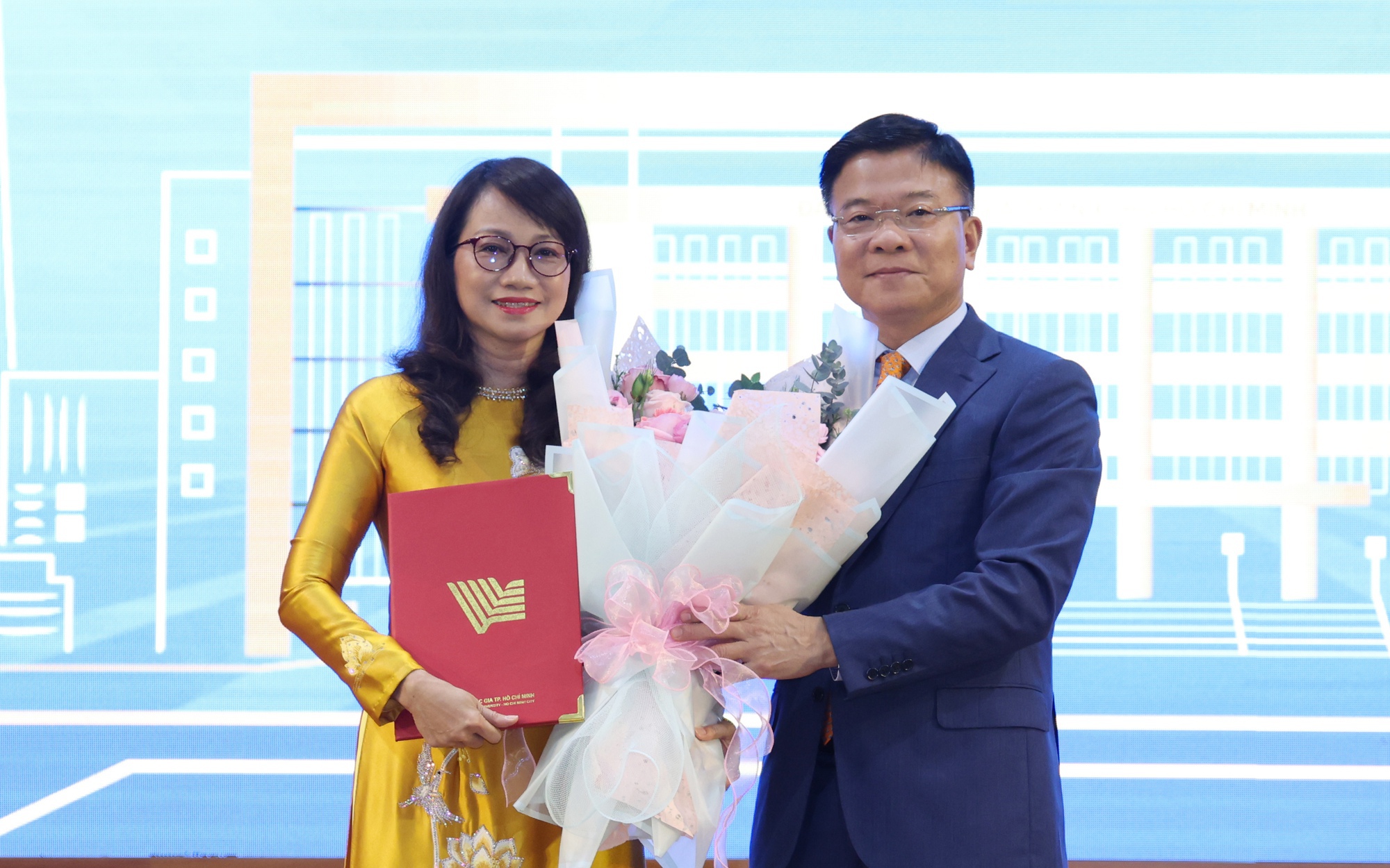 Phó Thủ tướng Lê Thành Long trao quyết định bổ nhiệm Giám đốc Đại học Quốc gia TPHCM