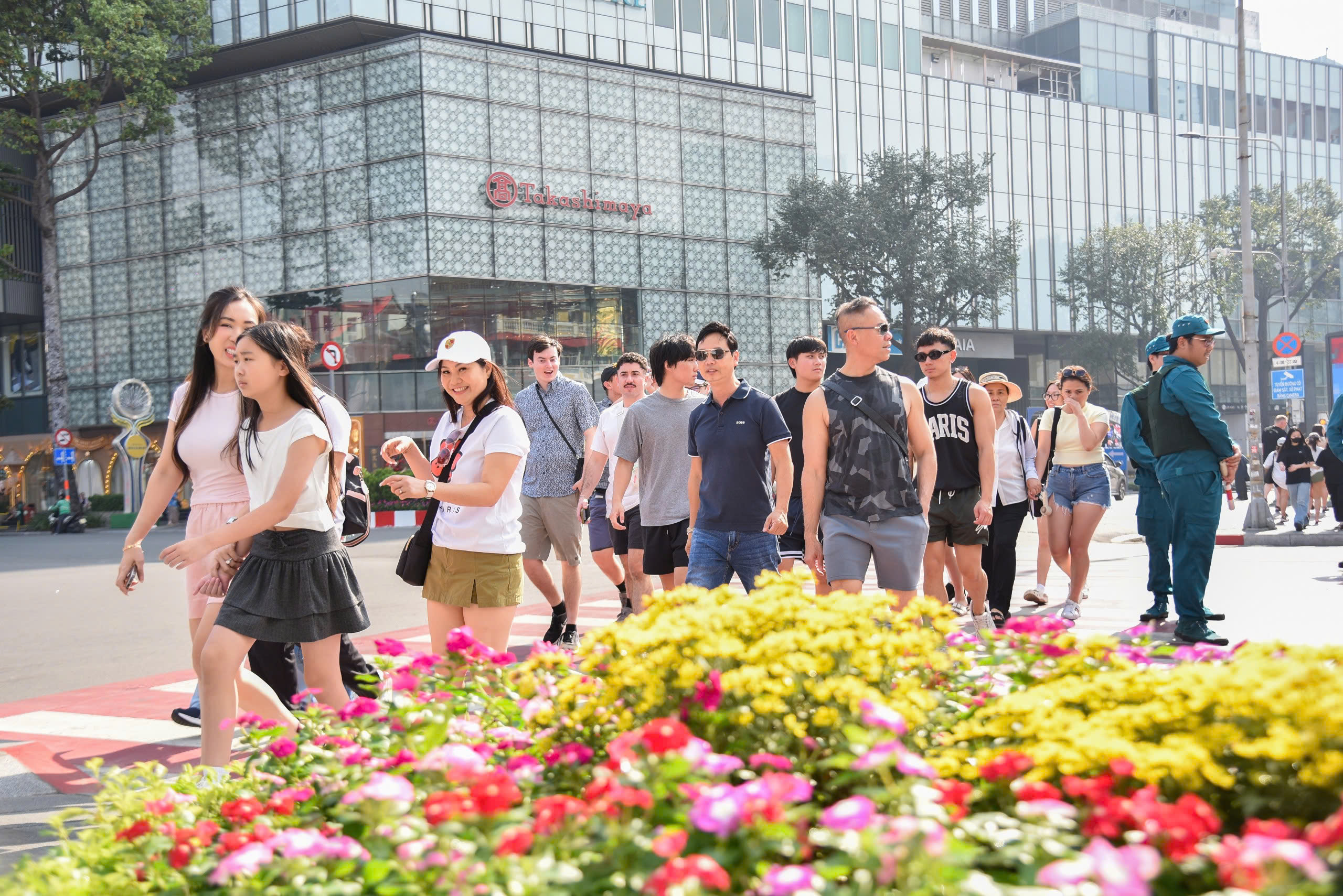 Khánh thành chỉnh trang đường Lê Lợi, Khang Điền 'làm đẹp' tiếp chợ Bến Thành, đường Nguyễn Huệ - Ảnh 8.