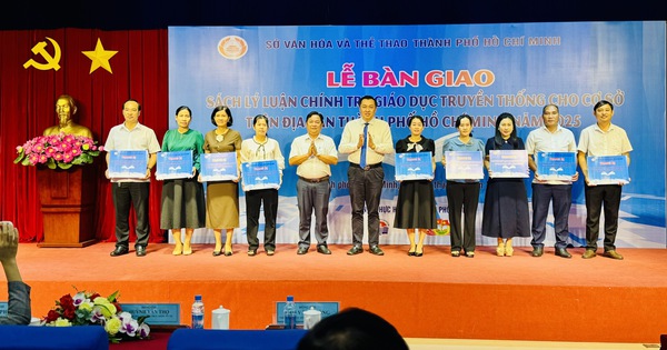 TPHCM trang bị hơn 10.600 bản sách lý luận, chính trị cho cơ sở