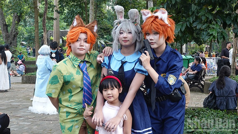 Hoạt động hóa trang gây ấn tượng với du khách. ndo_br_dsc08227.jpg